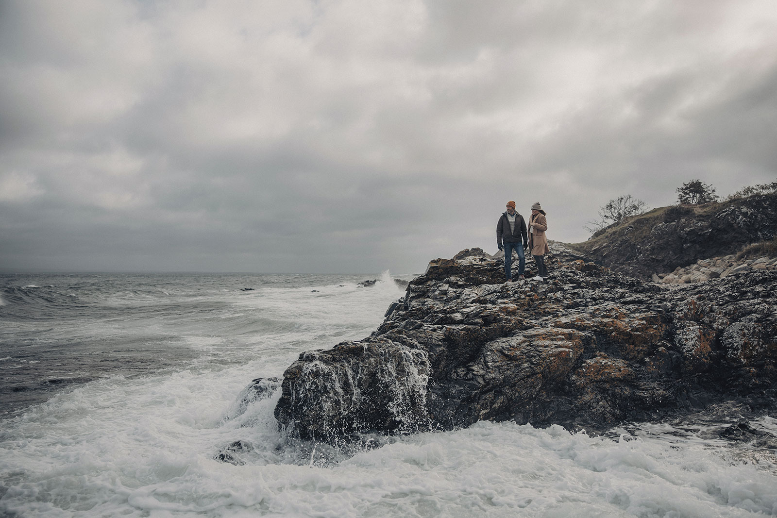 Man och kvinna vid havet